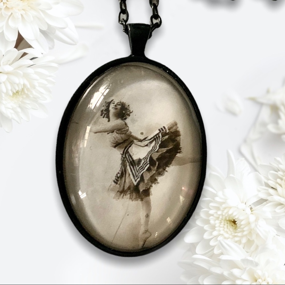 Ballet dancer pendant necklace